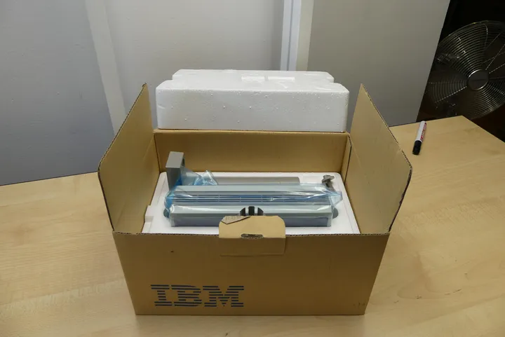 IBM - Halterungs-/Montagesatz für POS-Display Modell: P/N 41J6989